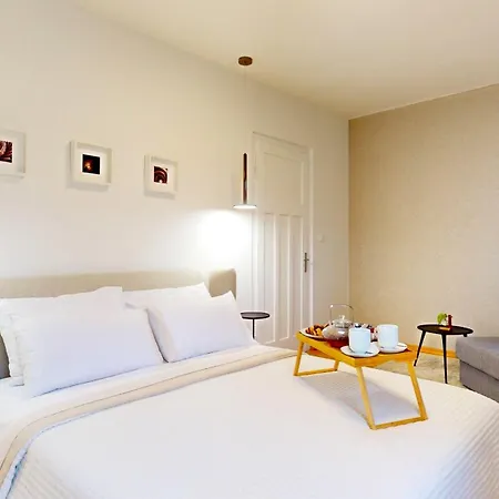 Old Town Apartment *