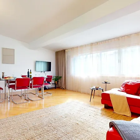 Old Town Apartment *